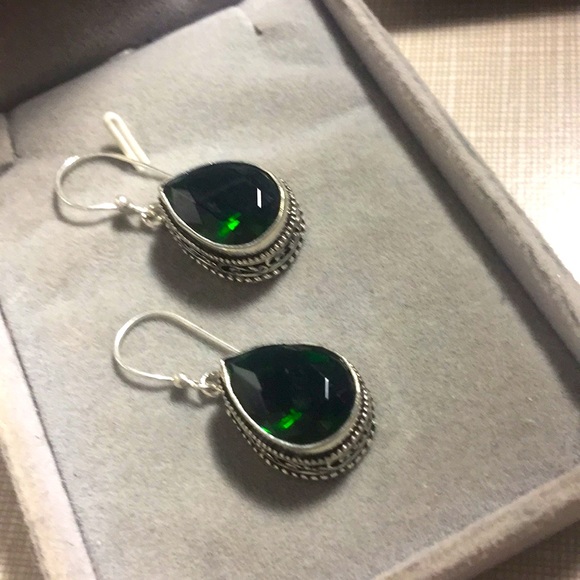 NEW artisan dark green quartz dangle earrings - Picture 1 of 11